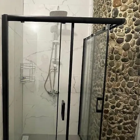 Aho 103 Dag Manzarali Bed & Breakfast