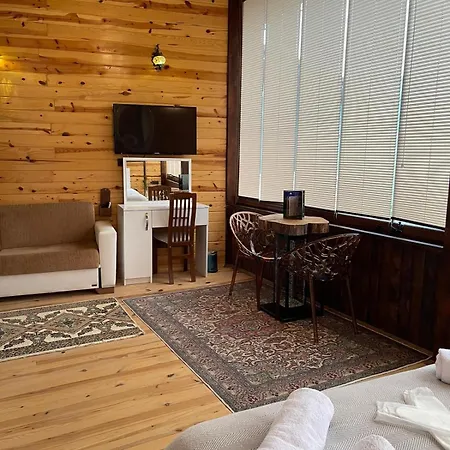 Aho 103 Dag Manzarali Bed & Breakfast