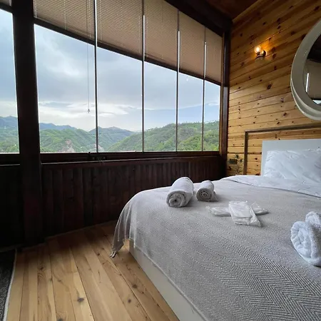 Aho 103 Dag Manzarali Bed & Breakfast *