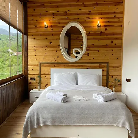 Aho 103 Dag Manzarali Bed & Breakfast